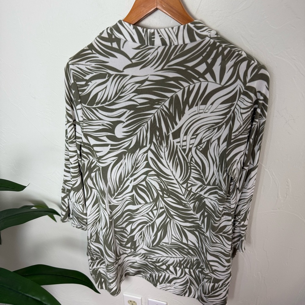 🌿 Chico’s Travelers Palm Print Open Front Cardigan – Size 1 (8/10) - Picture 5 of 5